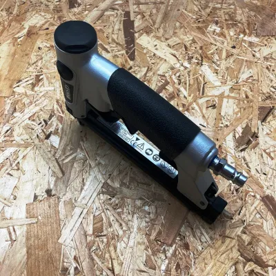 Фото TRUSTY TYI-80/16S пневматический степлер в интернет-магазине ToolHaus.ru